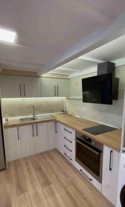 Lovely Apartment In Pogradec City With A Lake View Exterior photo